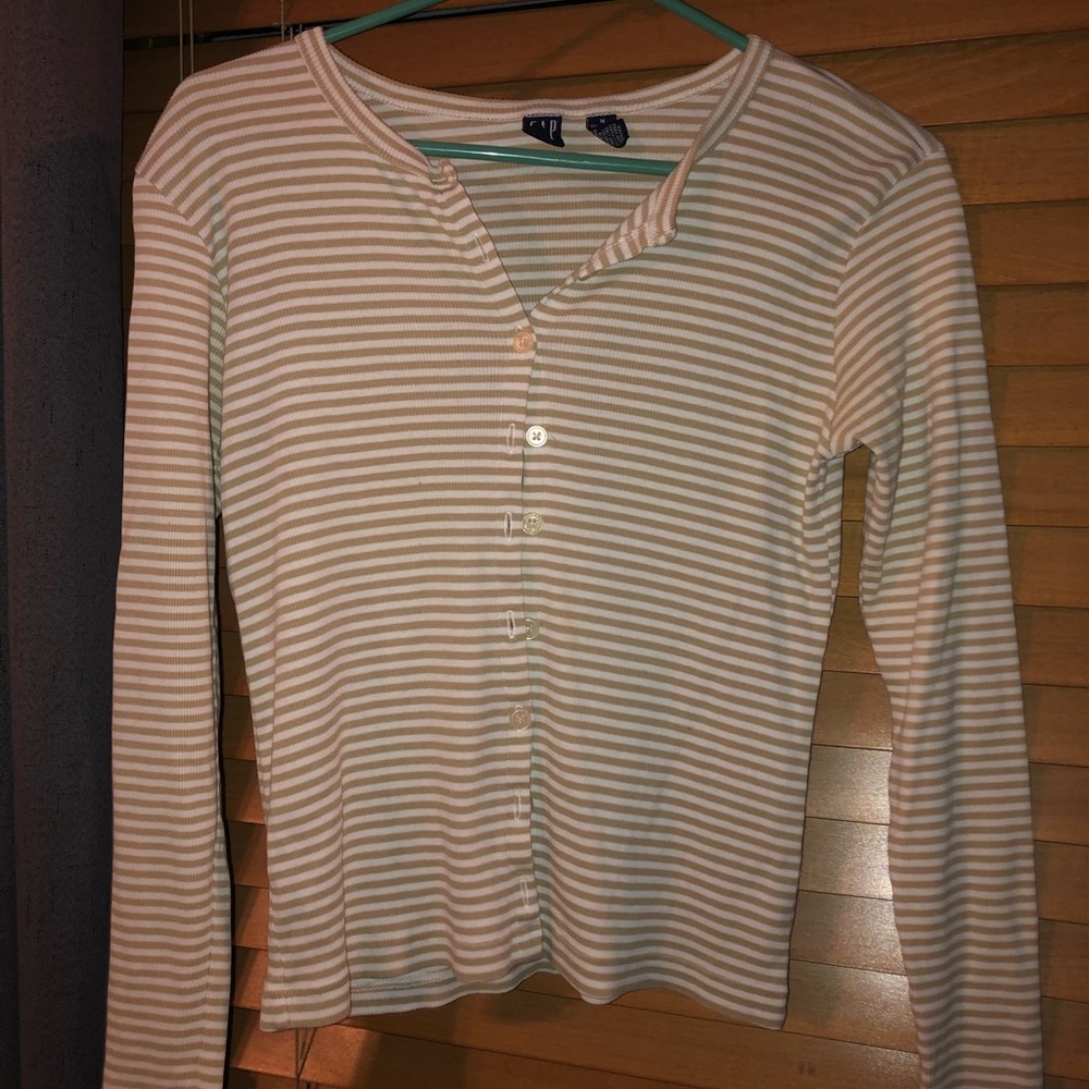 Gap long sleeve shirt!